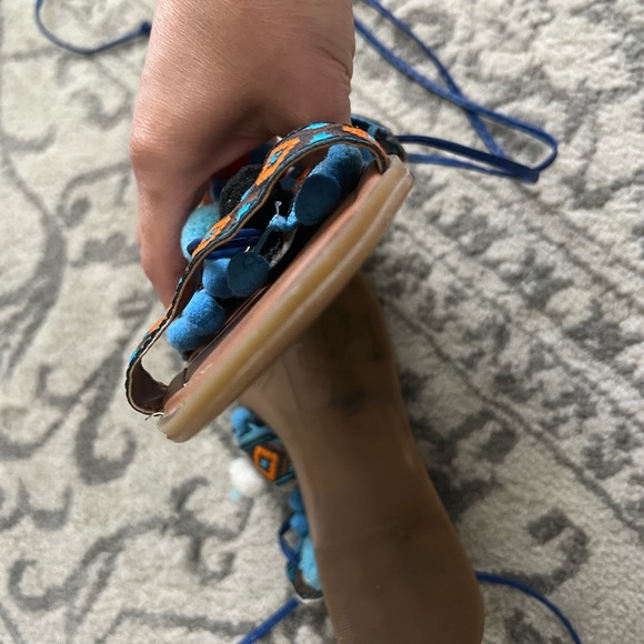 🌟 Tie Up Gladiator Sandals Greek with PomPoms - Picture 8 of 9